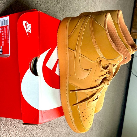 BNIB Nike court vision, mid flax 11.5 - Picture 2 of 6